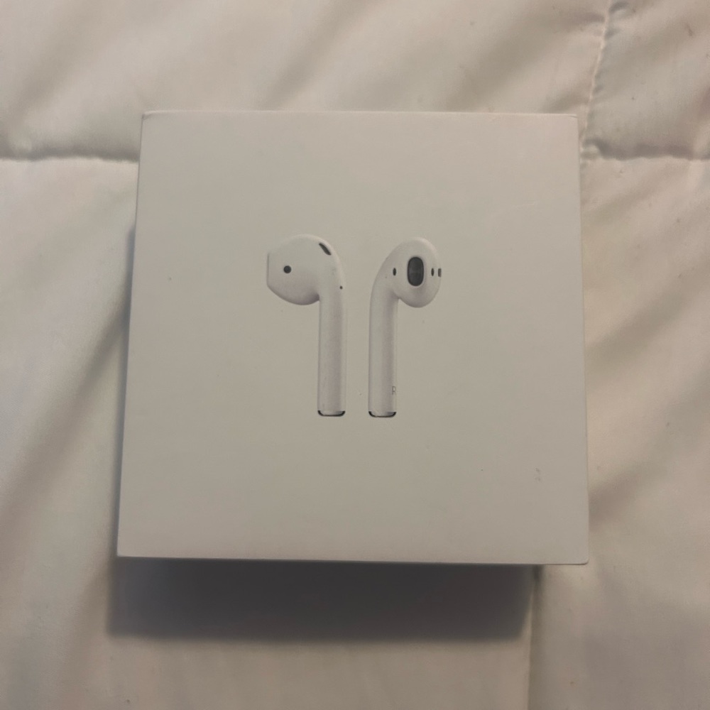 Apple AirPods in Classic White